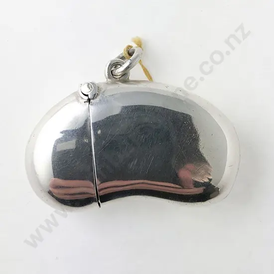 S/S Kidney Bean Shaped Vesta Case