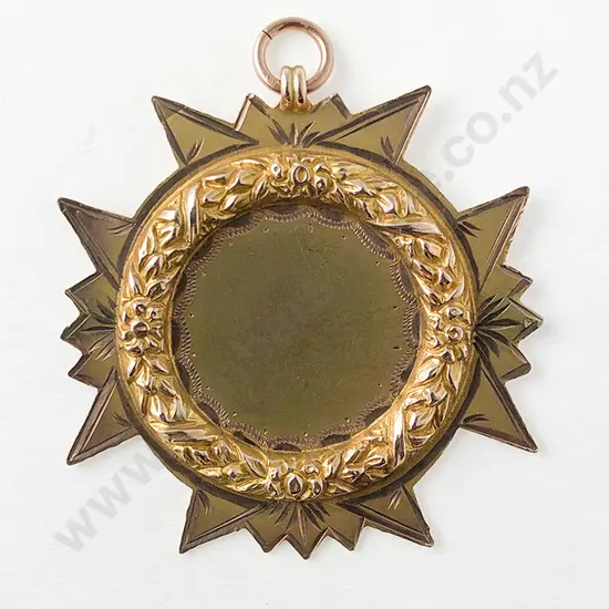 9ct Embossed Wreath Medallion