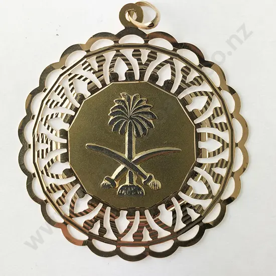 18ct Large Fancy Medallion