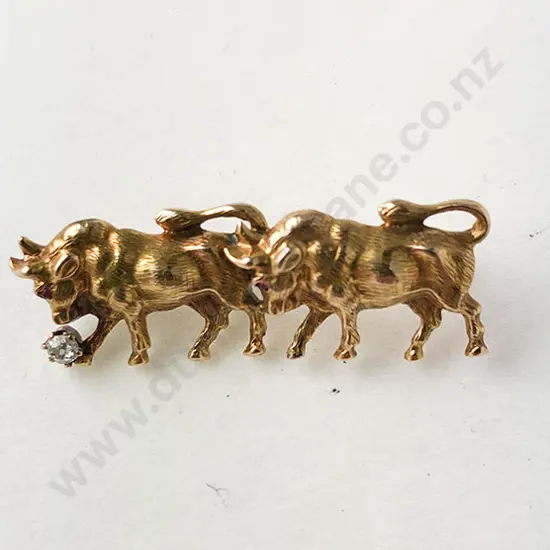 20ct Gold Twin Bull Bar Brooch