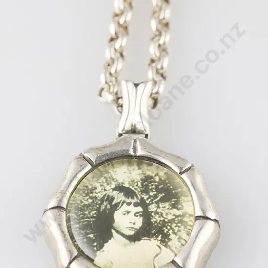 S/S Photo Locket on Heavy Trace Link Chain