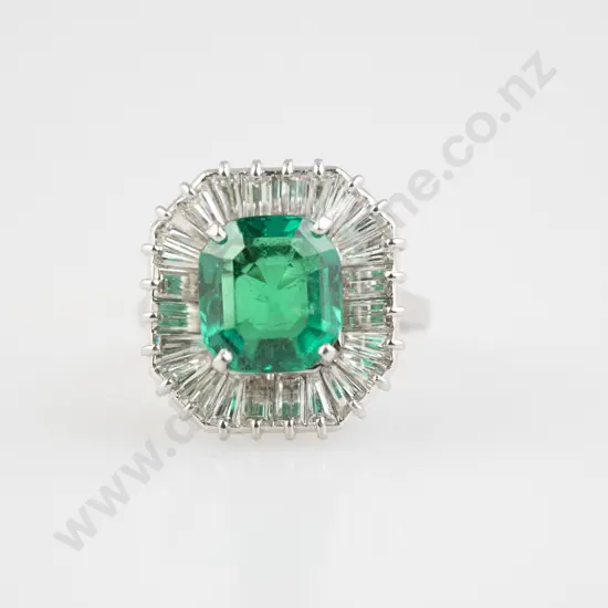 Platinum 25stone Emerald and Diamond Cluster Ring