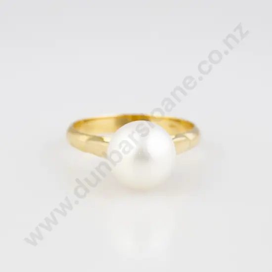 18ct Single Cultured Pearl Ring