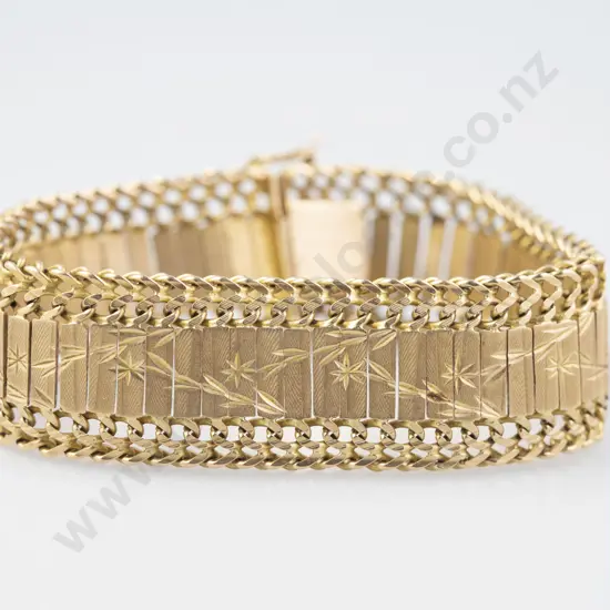 18ct Fancy Panel and Curb Link Bracelet