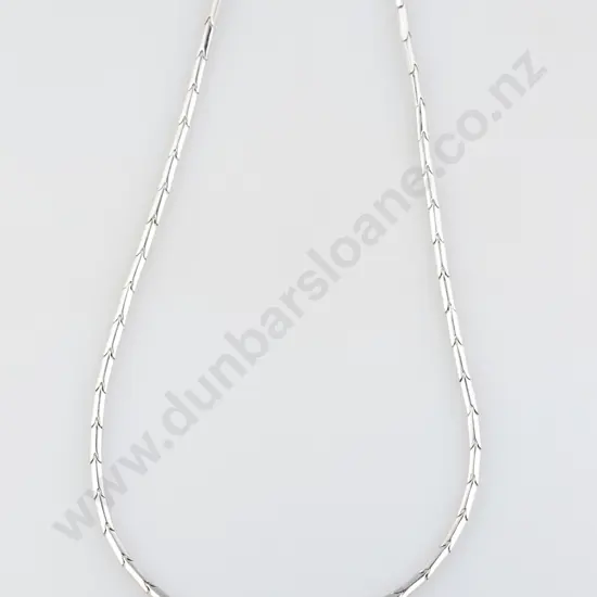 18ct White Gold Three Stone Diamond Necklet