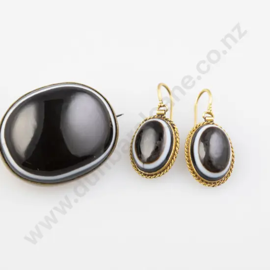 Pair Victorian Gold Mounted Striated Agate Pendant Earrings and Brooch