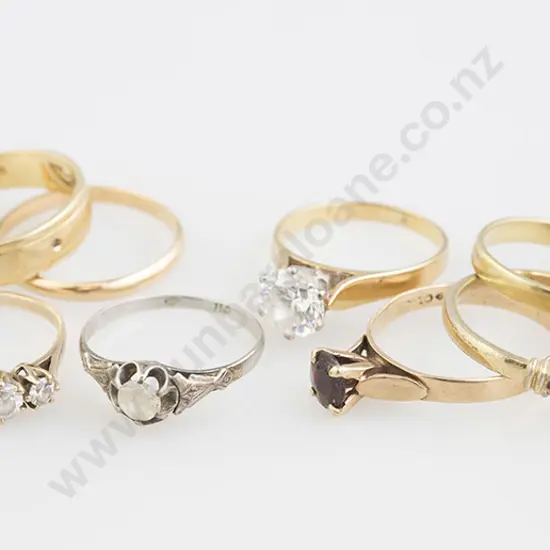 Four Various 18ct and 9ct Dress Rings and four band rings