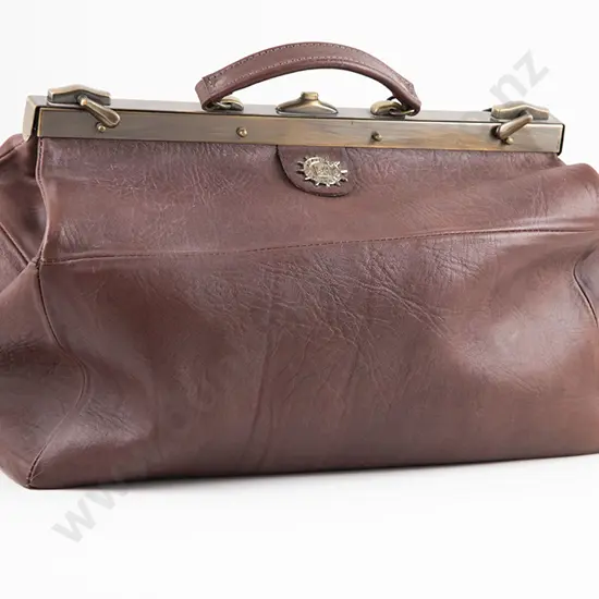Classic Gladstone Style Bag