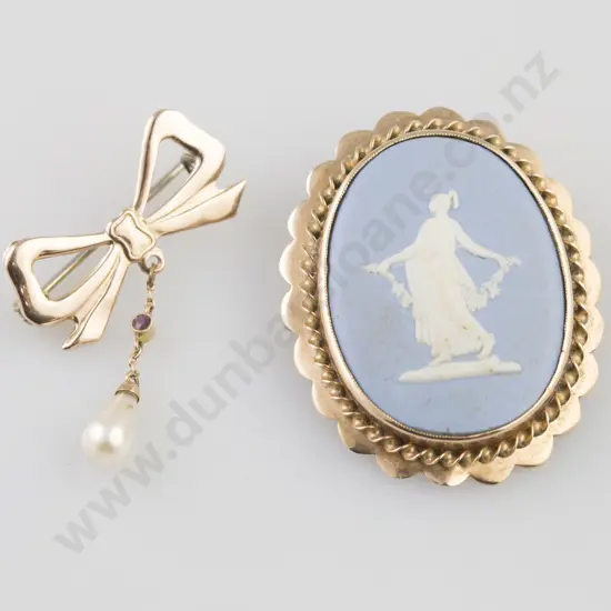 9ct Framed Wedgwood Jasper Brooch and Bow Brooch