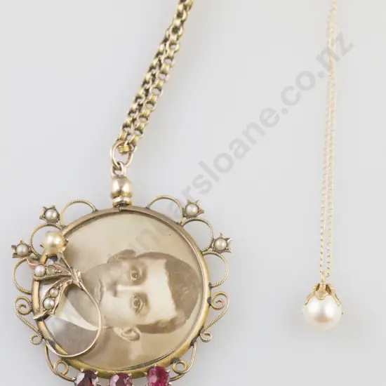 Edwardian 9ct Double Sided Photo Locket and pearl pendant