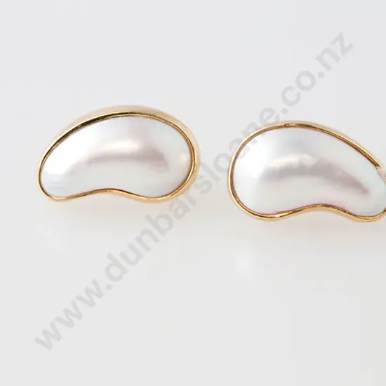 Pair 9ct Mabe Pearl Stud Earrings