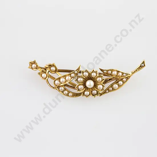 Victorian Cased 15ct Floret Bar Brooch