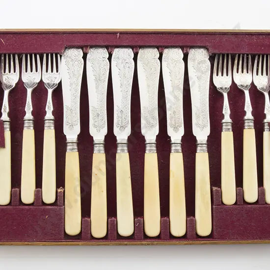 Oak Canteen Of Fish Knives & Forks