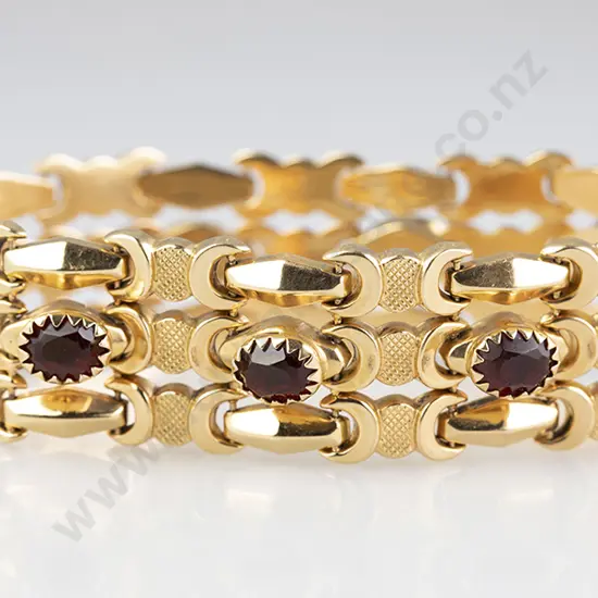 18ct Wide Hinged Fancy Link Bracelet