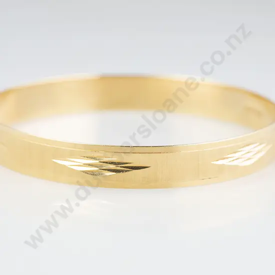 18ct Bangle