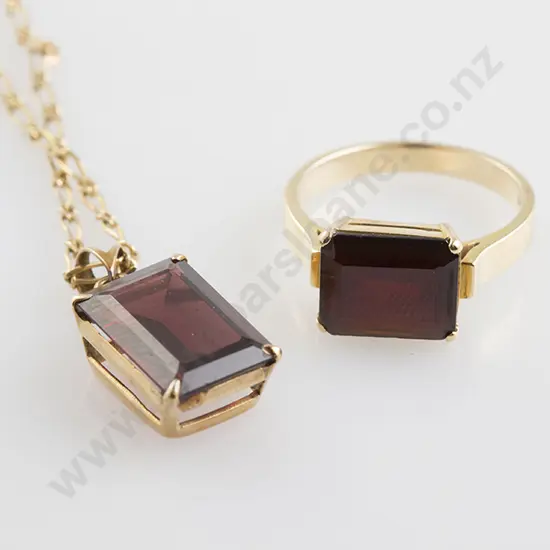 14ct Single Garnet Ring and Pendant