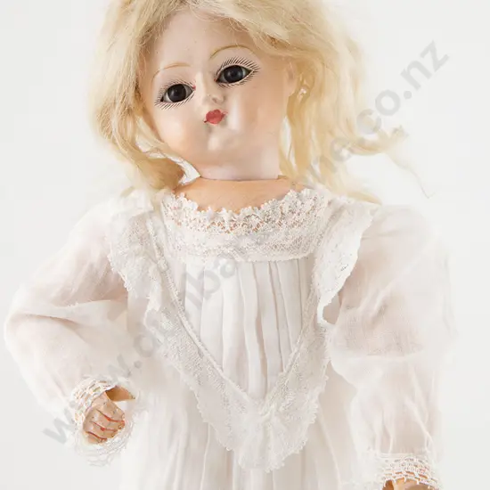 Toute en Bois Doll