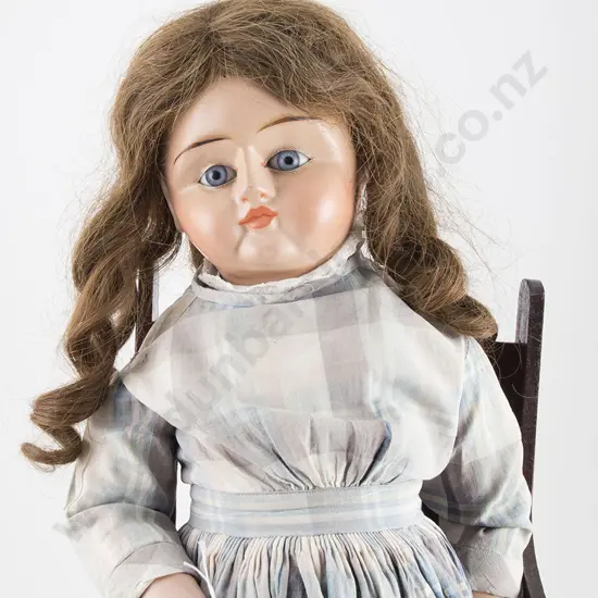 Toute en Bois Type Doll