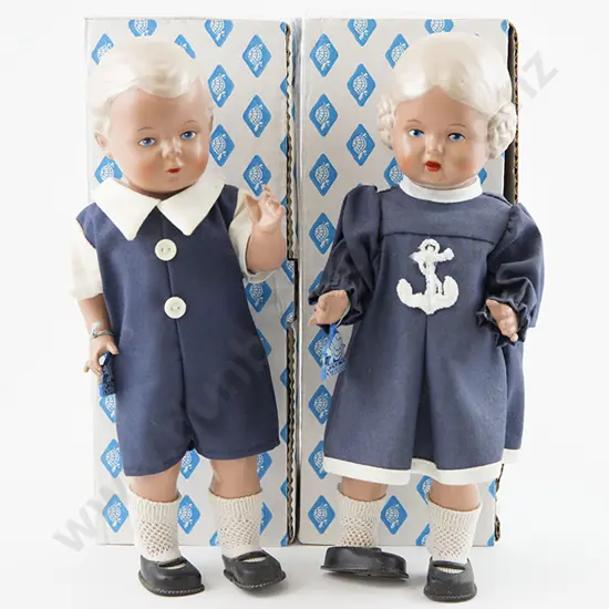 Boxed as New Pair Schildkrot-Puppen Dolls