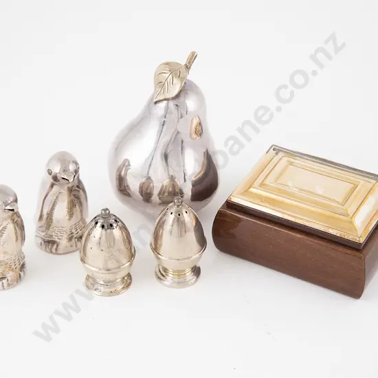 Pair Novelty S/S Penguin Form Pepperettes