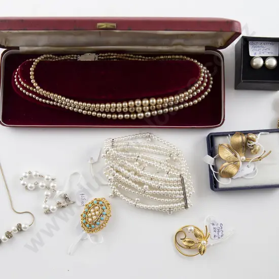 Collection of Vintage Imitation Pearl Jewellery