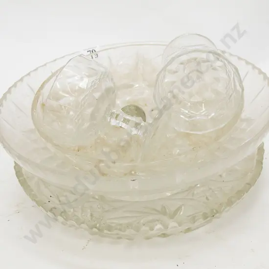 Five Pieces of Assorted Glassware