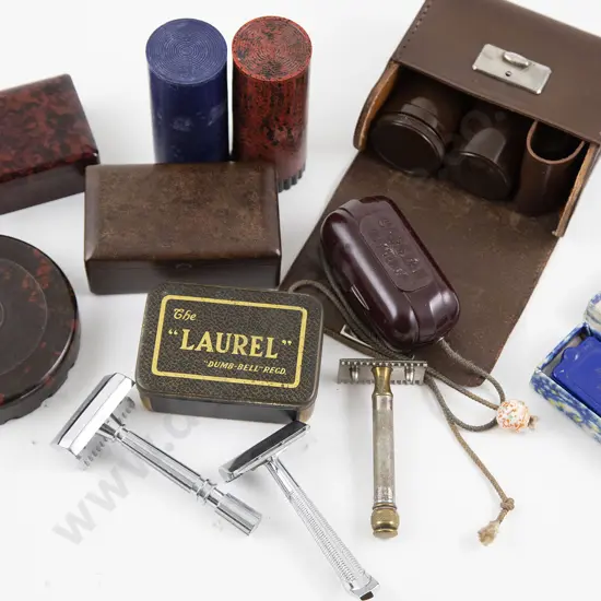 Various Gem and Other Bakelite Cased Razors
