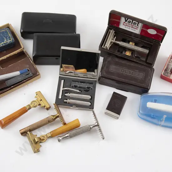 Gem Bakelite Cased Razors