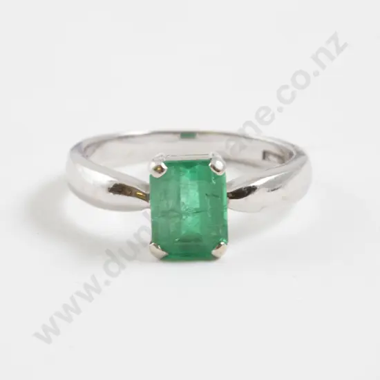 18ct White Gold SIngle Emerald Ring