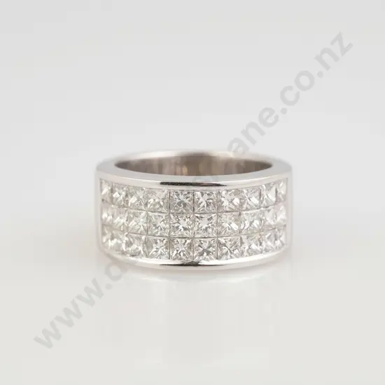 18ct White Gold 30stone Diamond Band Ring