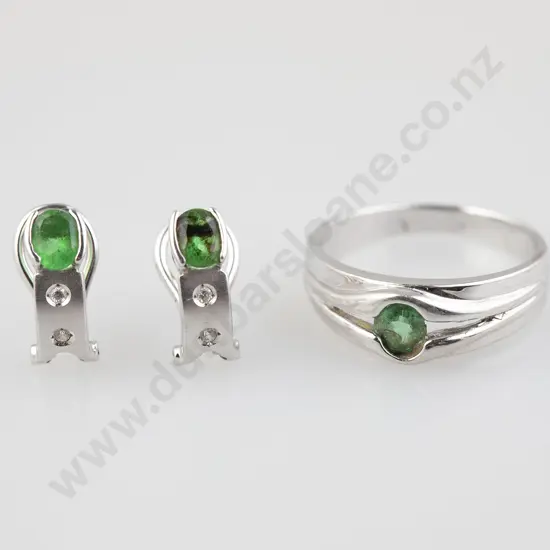 18ct Single Imitation Emerald Ring