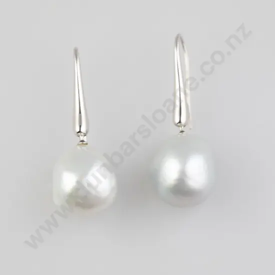 18ct White Gold Pair Autore South Sea Pearl Pendant Earrings