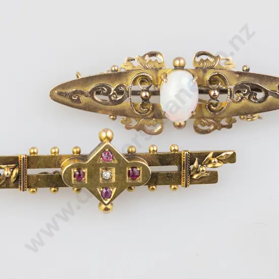 Two Late Victorian 15ct and 9ct Bar Brooches