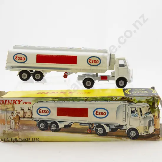Boxed Dinky 945