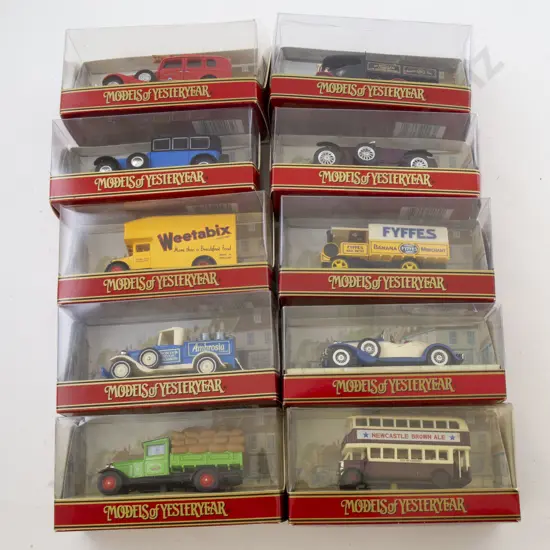 Ten Window Pictorial Background Boxed Matchbox Models of Yesteryear