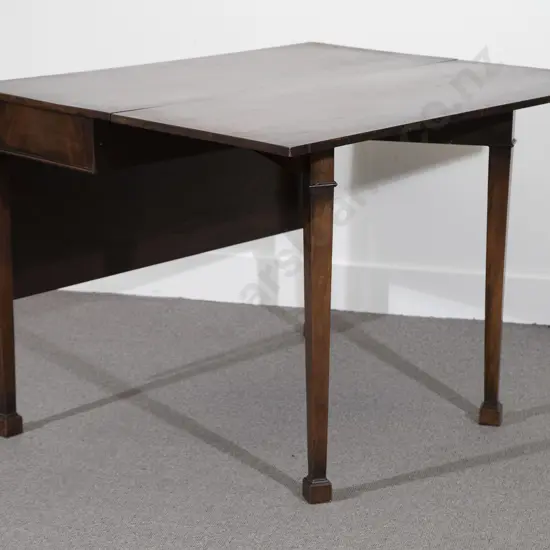 Geo III Mahogany Gateleg Dining Table