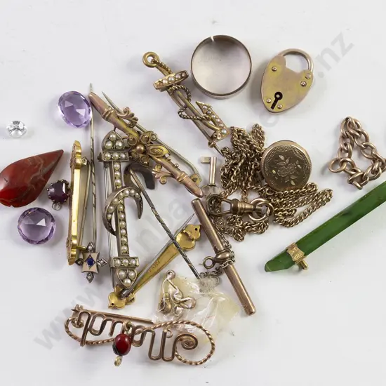 Collection Victorian Gold and Plated Brooches