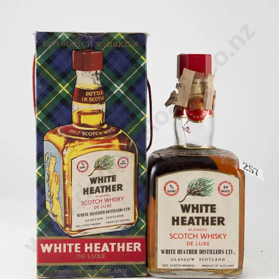 1 bottle C1960's White Heather Blended Scotch Whisky De Luxe