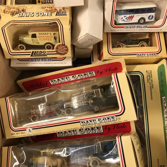 16 Lledo Advertising Models