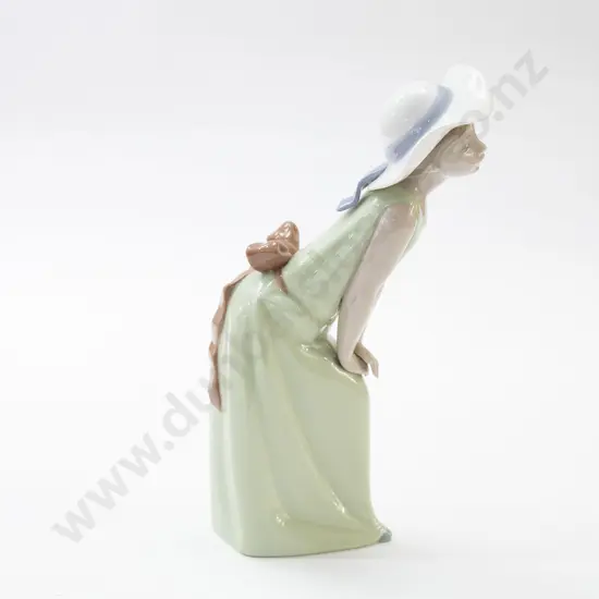 Lladro Figure Girl in Green Dress