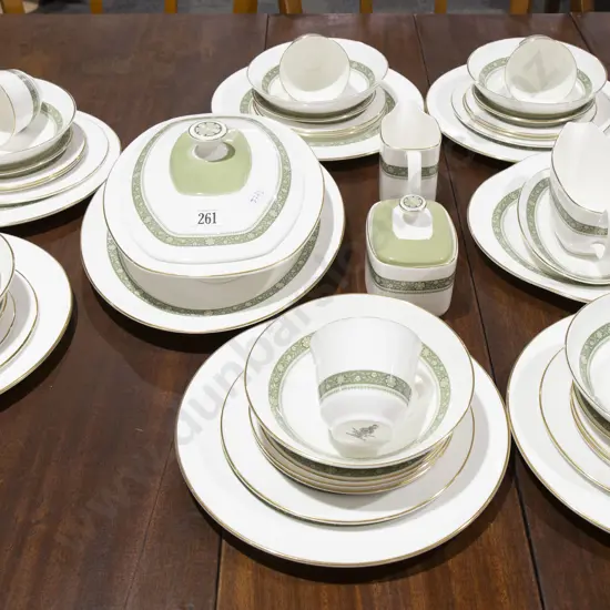 Royal Doulton 'Rondelay' Pattern Six Place Dinner Set