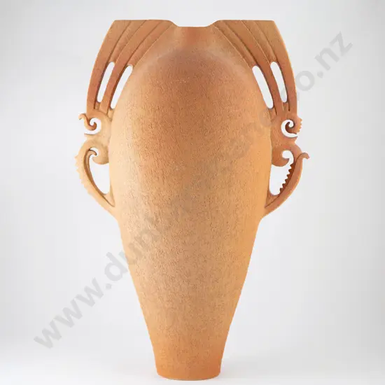 Manos Nathan Ipu Manaia Parirau (winged Manaia vessel)