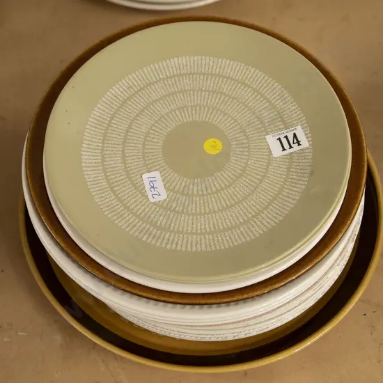 Qty of NZ Retro Dinner Plates
