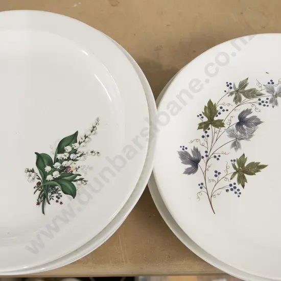 Qty of NZ Retro Dinner Plates