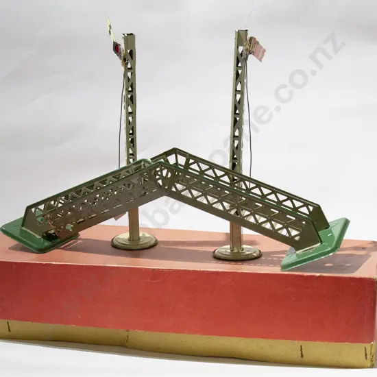 Hornby Signal Lights & Overbridge (A/F)
