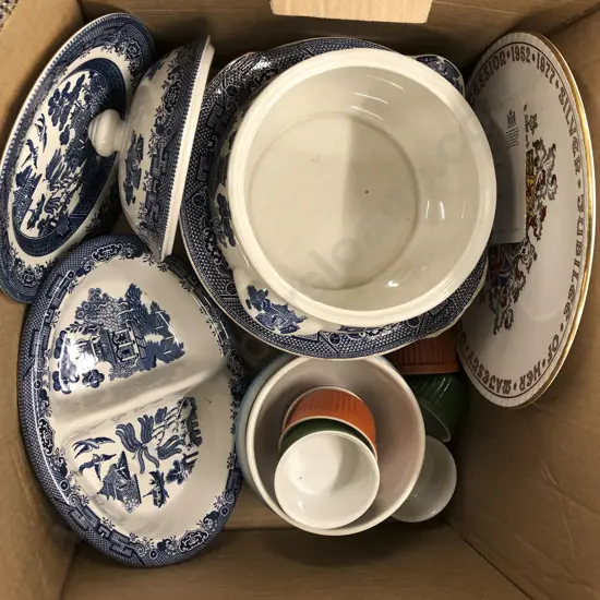 Box Asst China incl. Royal Comm. & Modern Willow Pattern