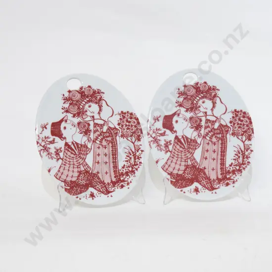 Two Bjorn Wiinblad "Victoire" Oval Plates Red