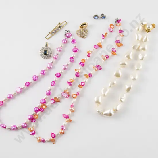 Susan Pender (Aust) Imitation Dress Pearl Necklace