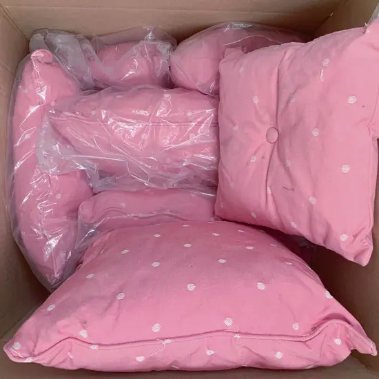 Quantity of Couch Cushions Pompon Rose