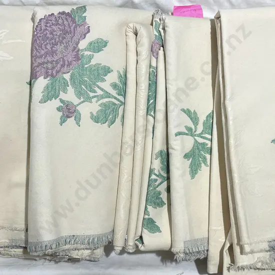 Large Quantity Chrysanthemum Pattern Linen